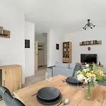 Przestronny Blisko Jeziora W Poznaniu 2 Miejsca Postojowe By Renters Apartment