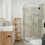 Apartment Przestronny Blisko Jeziora W Poznaniu 2 Miejsca Postojowe By Renters Poznan