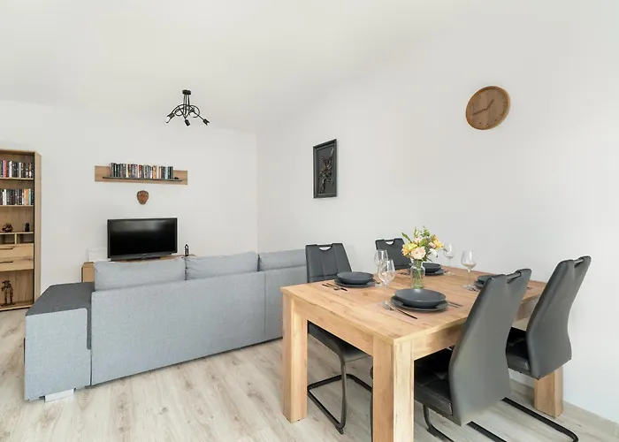 Przestronny Blisko Jeziora W Poznaniu 2 Miejsca Postojowe By Renters Apartamento *