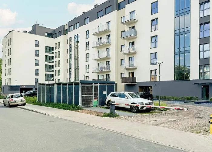 Przestronny Blisko Jeziora W Poznaniu 2 Miejsca Postojowe By Renters Apartamento