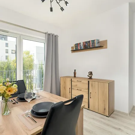 Przestronny Blisko Jeziora W Poznaniu 2 Miejsca Postojowe By Renters *