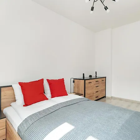 Przestronny Blisko Jeziora W Poznaniu 2 Miejsca Postojowe By Renters * 波兹南