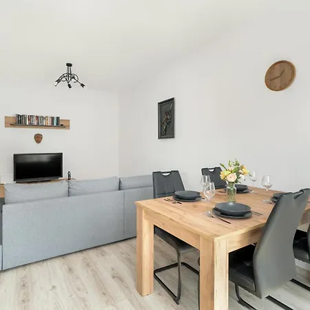 Przestronny Blisko Jeziora W Poznaniu 2 Miejsca Postojowe By Renters 公寓 *