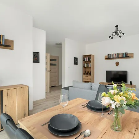 Przestronny Blisko Jeziora W Poznaniu 2 Miejsca Postojowe By Renters Apartment