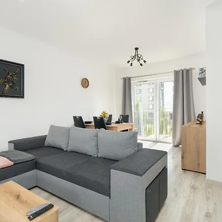 Przestronny Blisko Jeziora W Poznaniu 2 Miejsca Postojowe By Renters *