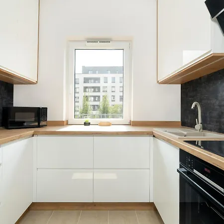 Przestronny Blisko Jeziora W Poznaniu 2 Miejsca Postojowe By Renters Poznan