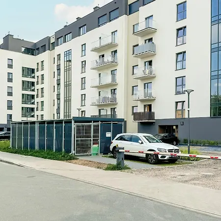 Przestronny Blisko Jeziora W Poznaniu 2 Miejsca Postojowe By Renters Apartment